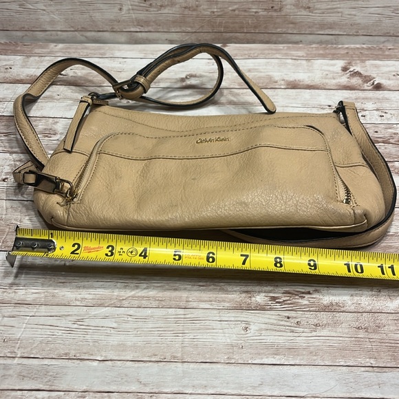 Calvin Klein Soft Pebbled Tan Leather Shoulder Bag with built in wallet - Picture 12 of 14